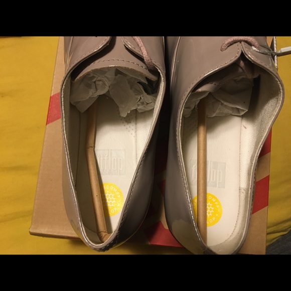 fitflop F-Pop Oxford Wmn Size8US Patent Leather Color: Plumthistle - Picture 5 of 6